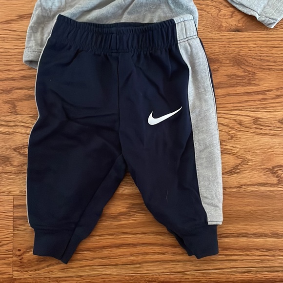 Nike Infant Outfit - Picture 3 of 3